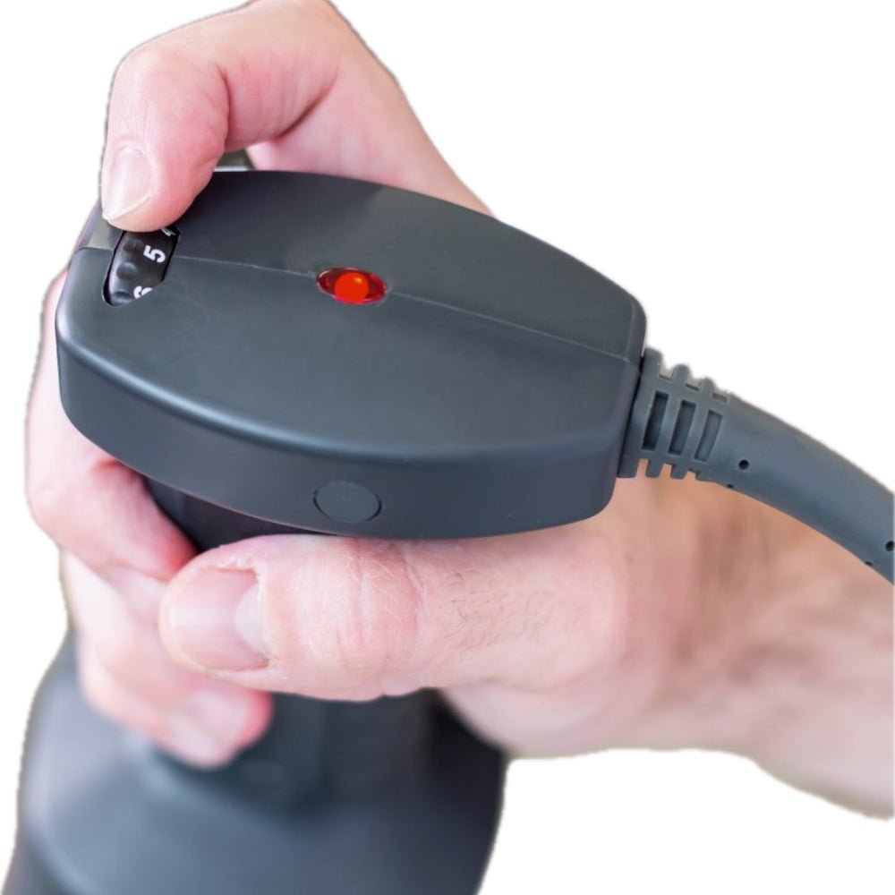 Primer plano del selector de velocidad del batidor de mano profesional Sammic XM-21, con un diseño ergonómico y ajuste preciso para un control óptimo en la cocina.