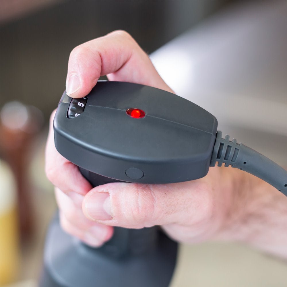 Detalle del selector de velocidad del batidor de mano profesional Sammic XM-22, con ajuste preciso para un control óptimo en la preparación de alimentos.