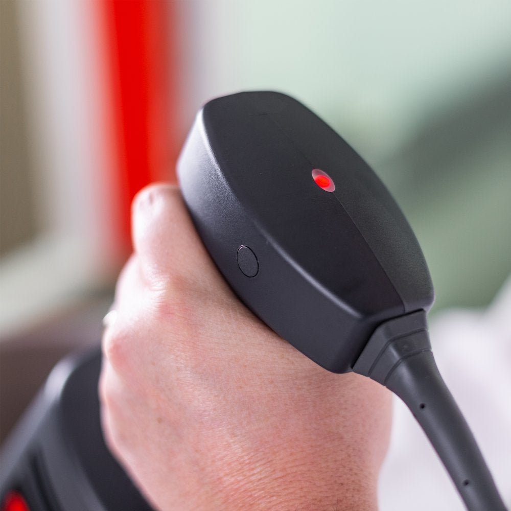 Mango ergonómico con luz indicadora del batidor de mano profesional Sammic XM-52, diseñado para un agarre seguro y cómodo en cocinas industriales.